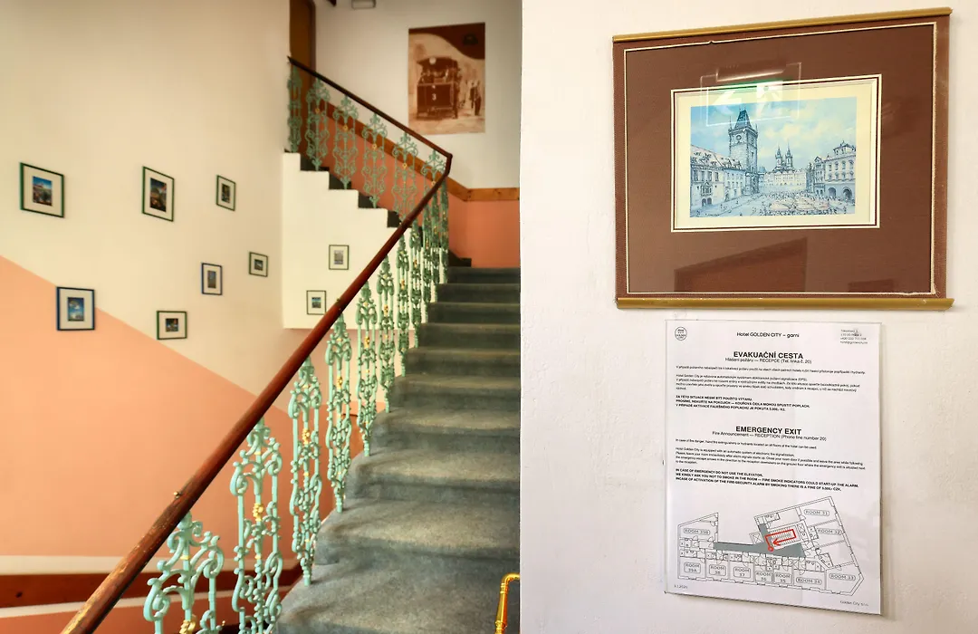 Hotel Golden City Garni-1